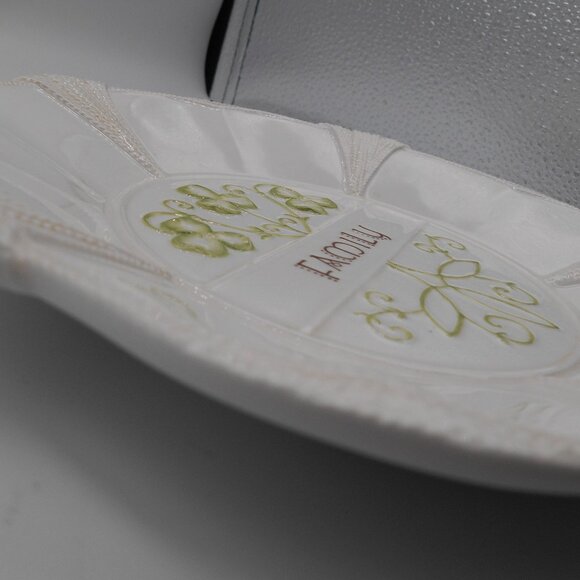 GRASSLANDS ROAD CLOVER GLEN DECORATIVE PLATE DISCONTINUED 2009 EMBOSSED FAMILY - Picture 10 of 11